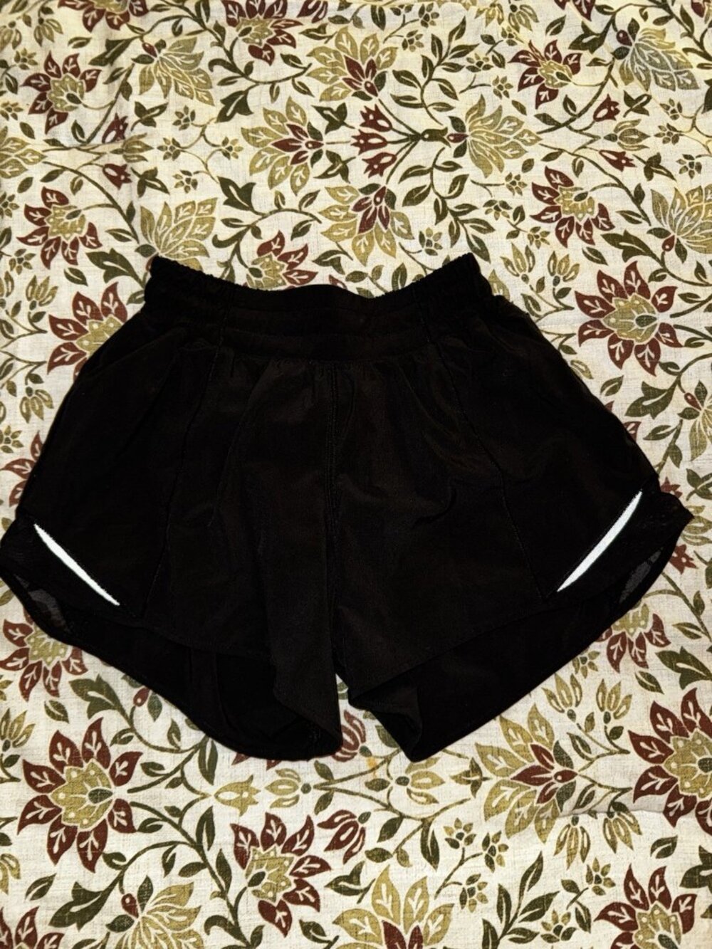Lululemon Women’s 2 Hotty Hot Shorts Lined Running 2.5" Black Speed Up Yoga
